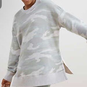 Aerie Camo Crew Neck Sweatshirt Size large slit sides